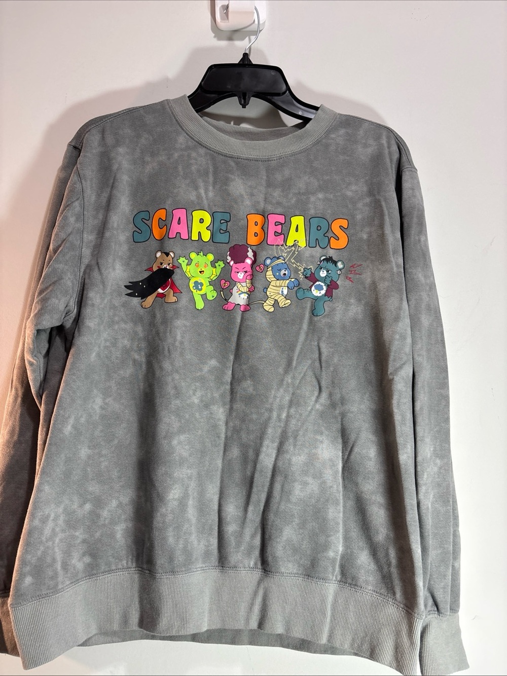 Scare Bears Graphic Sweatshirt - Gray Sz L. 1320
